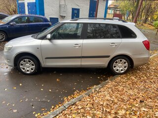 2014 Skoda Fabia II Рестайлинг, серебристый, 650000 рублей, вид 4