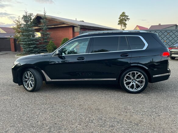 2020 BMW X7 40i I (G07), чёрный, 8500000 рублей - вид 3
