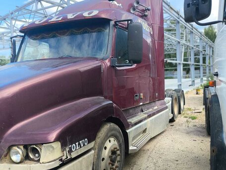 1999 Volvo VNL, пурпурный, 900000 рублей, вид 3