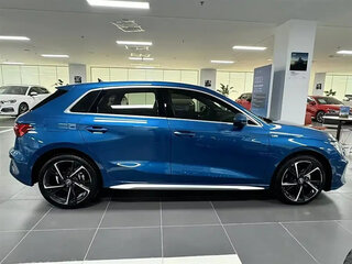 2021 Audi A3 Sportback 35 TFSI IV (8Y), синий, 2250000 рублей, вид 3