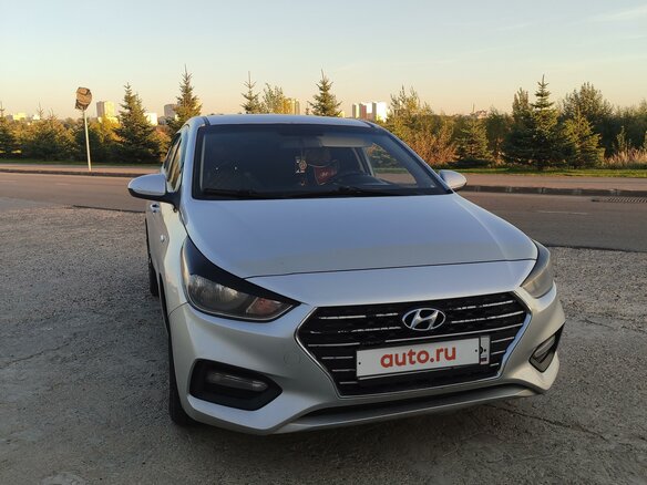 2017 Hyundai Solaris II, серебристый, 790000 рублей - вид 1