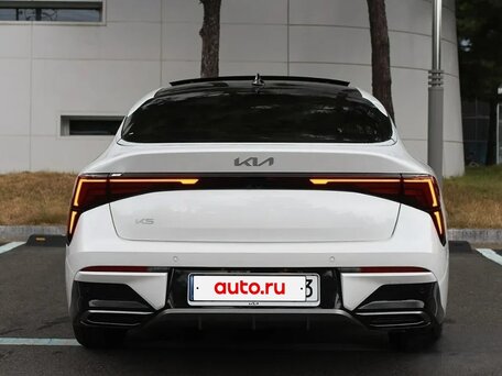 2026 Kia K5 III Рестайлинг, белый, 3690000 рублей, вид 3
