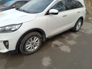 2019 Kia Sorento III Prime Рестайлинг, белый, 2900000 рублей, вид 3
