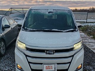 2018 Toyota Noah III (R80) Рестайлинг, белый, 3000000 рублей, вид 3