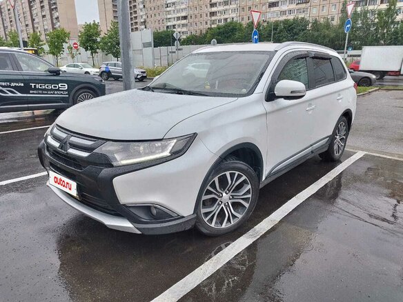 2018 Mitsubishi Outlander III Рестайлинг 2, белый, 1850000 рублей - вид 1
