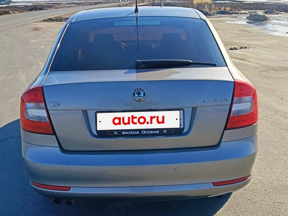 2010 Skoda Octavia II (A5) Рестайлинг, серый, 550000 рублей - вид 4