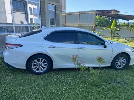 2019 Toyota Camry VIII (XV70), белый, 1570000 рублей, вид 3