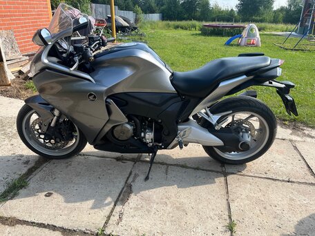 2011 Honda VFR 1200, серый, 750000 рублей, вид 1