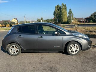 2013 Nissan Leaf (EM57) I (ZE0/AZE0), серый, 815000 рублей, вид 2