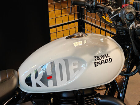 2026 Royal Enfield Hunter, белый, 432000 рублей, вид 3