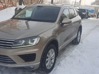 2016 Volkswagen Touareg II Рестайлинг, бежевый, 3350000 рублей, вид 1