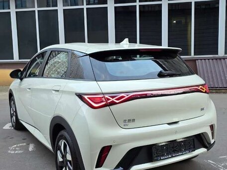 2026 BYD Dolphin 45.12 kWh I Рестайлинг, розовый, 2457000 рублей, вид 4