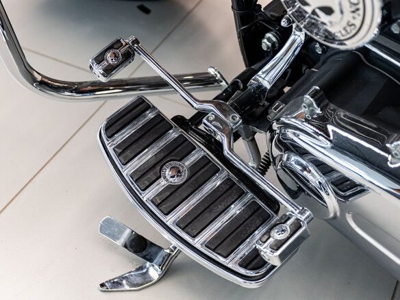 2008 Harley-Davidson Fat Boy, золотистый, 1300000 рублей - вид 35