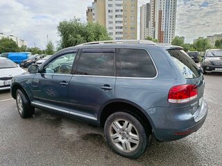 2006 Volkswagen Touareg I, серый, 1300000 рублей, вид 2