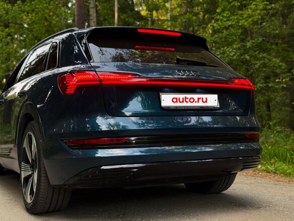 2020 Audi e-tron 55 I, синий, 5800000 рублей - вид 23