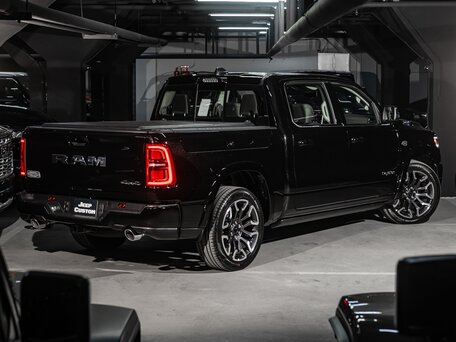 2026 Ram 1500 Crew Cab eTorque V Рестайлинг, чёрный, 10855000 рублей, вид 3