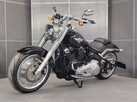 2021 Harley-Davidson Fat Boy, чёрный, 2099000 рублей, вид 4