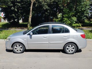 2011 Kia Rio II Рестайлинг, серебристый, 450000 рублей, вид 4