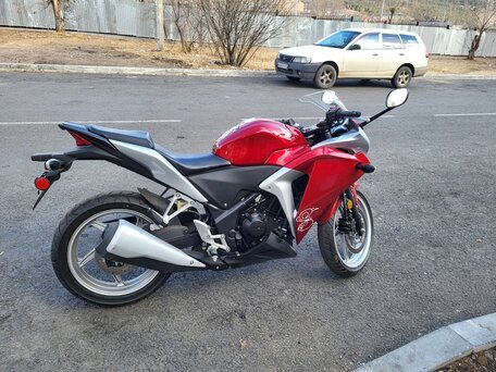2012 Honda CBR 250R, красный, 280000 рублей, вид 1