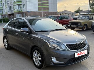 2015 Kia Rio 6-speed III, серый, 900000 рублей, вид 4