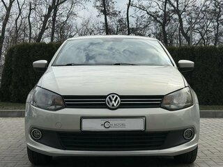 2015 Volkswagen Polo V, серебристый, 700000 рублей, вид 3