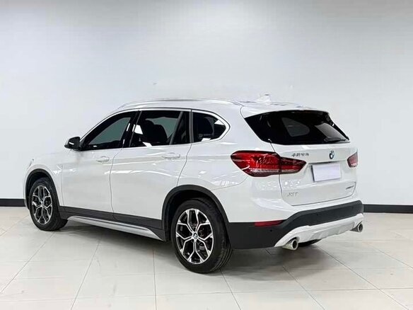 2022 BMW X1 20Li sDrive II (F48) Рестайлинг, белый - вид 3