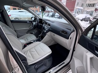 2017 Volkswagen Tiguan II, бежевый, 2150000 рублей, вид 5
