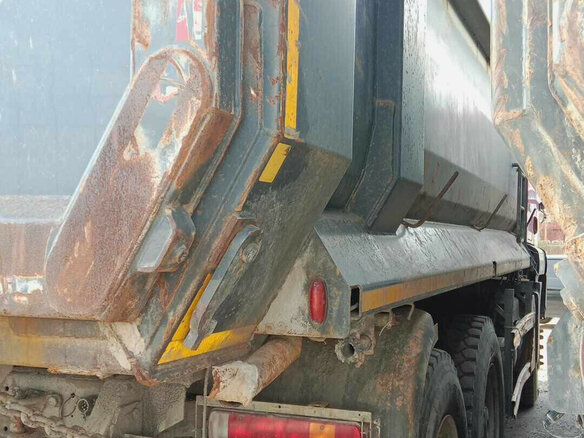 2022 Sinotruk Howo ZZ3327, красный, 3614930 рублей - вид 4