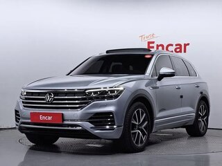2023 Volkswagen Touareg III, серебристый, 9169719 рублей, вид 1