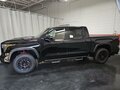 2026 Toyota Tundra CrewMax III, чёрный - вид 2