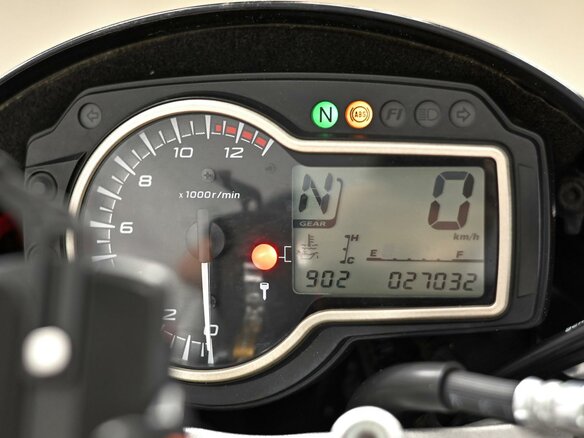 2011 Suzuki GSR 750, красный, 599000 рублей - вид 8