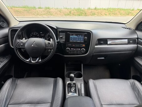 2016 Mitsubishi Outlander III Рестайлинг 2, серый, 1800000 рублей, вид 4