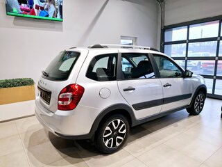 2026 Lada (ВАЗ) Granta Cross I Рестайлинг, серебристый, 1244000 рублей, вид 2