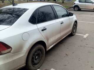 2017 Volkswagen Polo V Рестайлинг, белый, 600000 рублей, вид 3