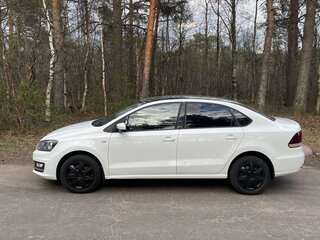 2019 Volkswagen Polo V Рестайлинг, белый, 800000 рублей, вид 4