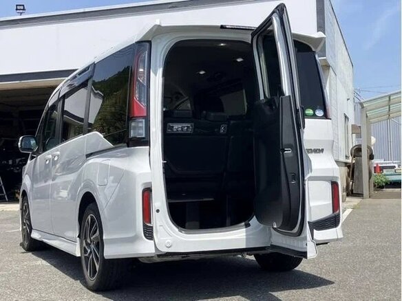 2021 Honda Stepwgn Spada V Рестайлинг, белый - вид 14