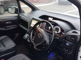 2015 Toyota Esquire I, белый, 1950000 рублей, вид 5