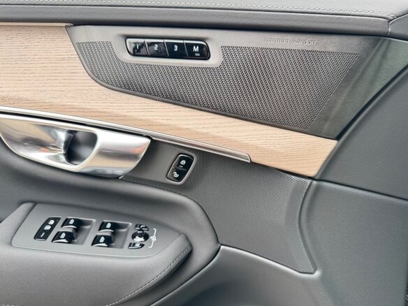 2025 Volvo XC90 B5 II Рестайлинг 2, коричневый, 8150000 рублей - вид 14