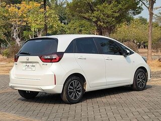 2023 Honda Fit Crosstar IV Рестайлинг, белый, 1400000 рублей, вид 5
