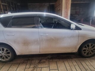 2013 Toyota Auris II, белый, 1250000 рублей, вид 3