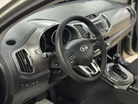 2014 Kia Sportage III Рестайлинг, серебристый, 995000 рублей - вид 9
