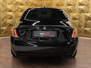 2025 Rolls-Royce Ghost Black Badge II Рестайлинг (Series II), чёрный, 52000000 рублей, вид 4