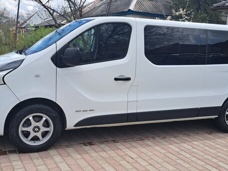 2017 Renault Trafic, белый, 2500000 рублей, вид 3