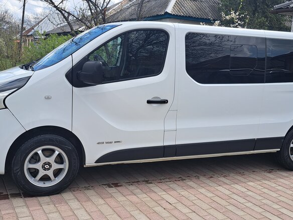 2017 Renault Trafic, белый, 2500000 рублей - вид 2