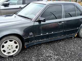 1995 Mercedes-Benz E-Класс 500 I (W124), чёрный, 3300000 рублей, вид 4