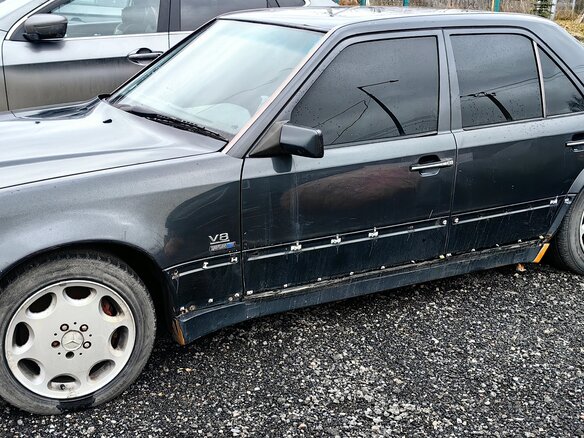 1995 Mercedes-Benz E-Класс 500 I (W124), чёрный, 3300000 рублей - вид 3