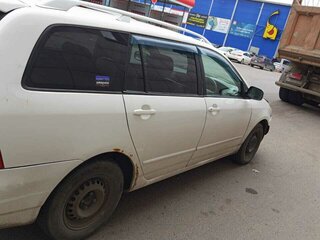 2001 Toyota Corolla Fielder IX (E120, E130), белый, 550000 рублей, вид 2
