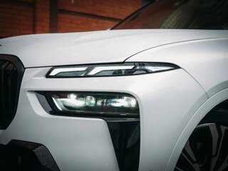 2022 BMW X7 40d I (G07) Рестайлинг, белый, 12500000 рублей, вид 3