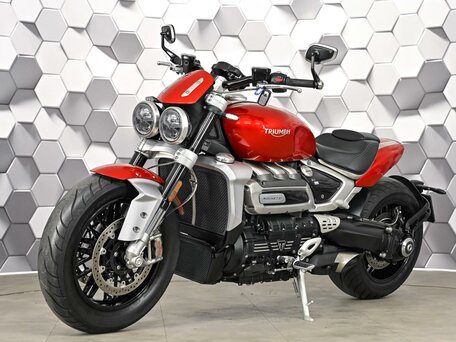 2021 Triumph Rocket III, красный, 1899000 рублей, вид 2
