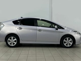 2013 Toyota Prius III Рестайлинг (XW30), серебристый, 1138500 рублей, вид 4